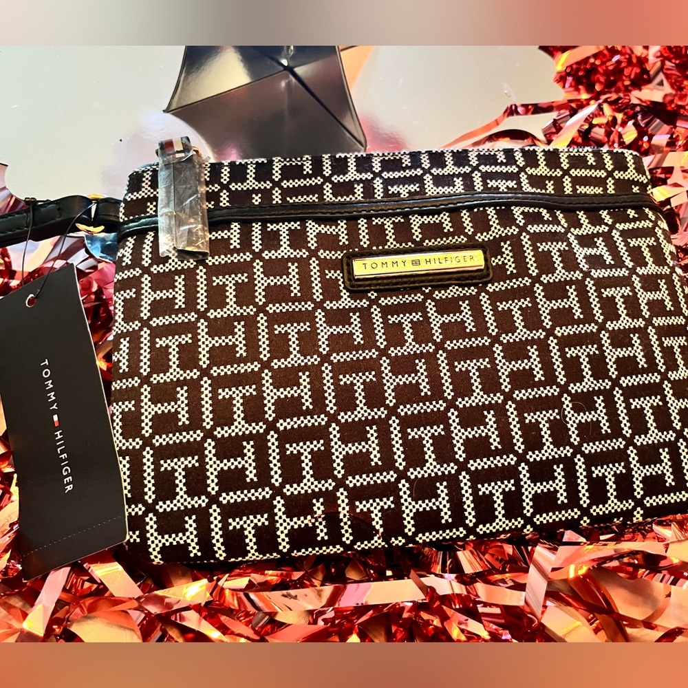 NWT TOMMY HILFIGER Wristlet and Still Covered In Plastic Over the Straps!